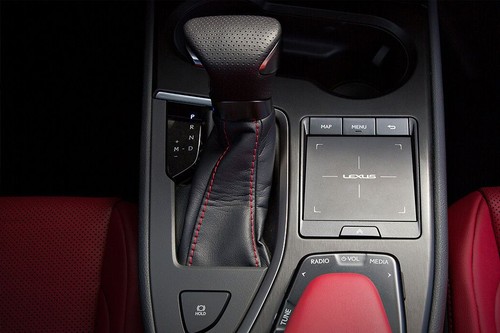 Lexus UX Gear Shifter