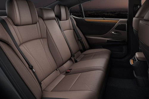 Lexus ES Hybrid Rear Seats