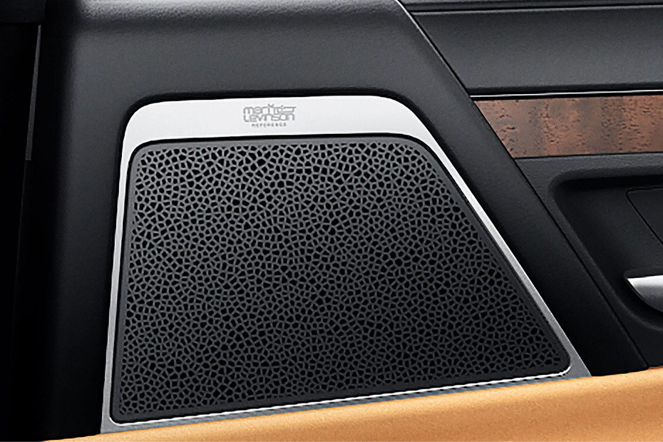 Speakers View of Lexus LX