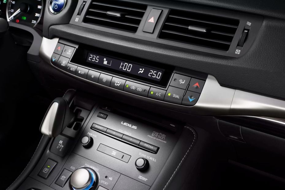 Side AC Controls of Lexus CT Hybrid