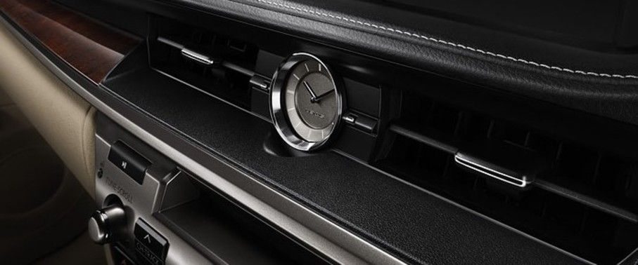 clock in Lexus ES 2016