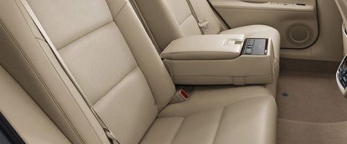 Lexus ES 2016 Rear Seats