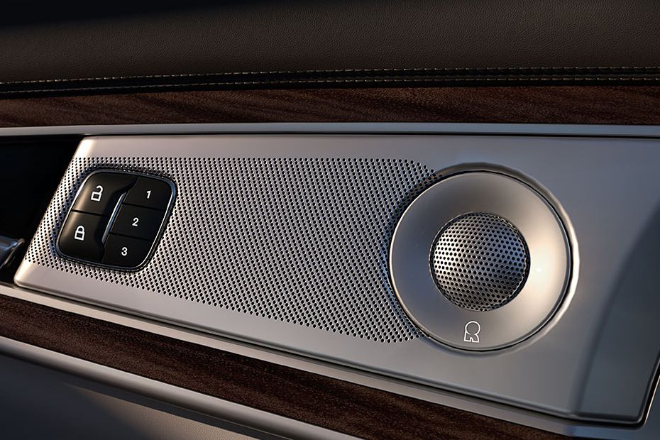 Speakers View of Lincoln Nautilus (2020-2021)