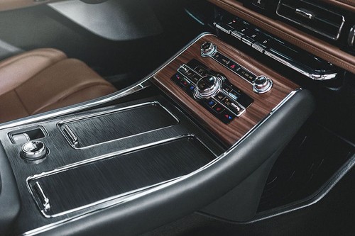 Center Controls of Lincoln Aviator