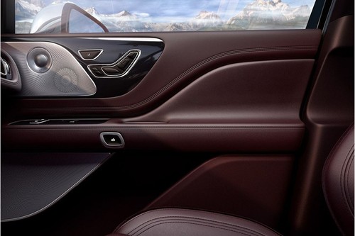 door handle interior of Lincoln Aviator