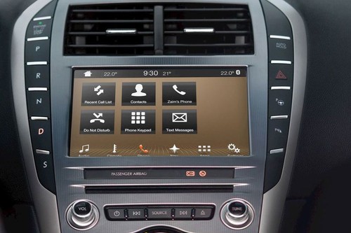 Stereo View of MKZ
