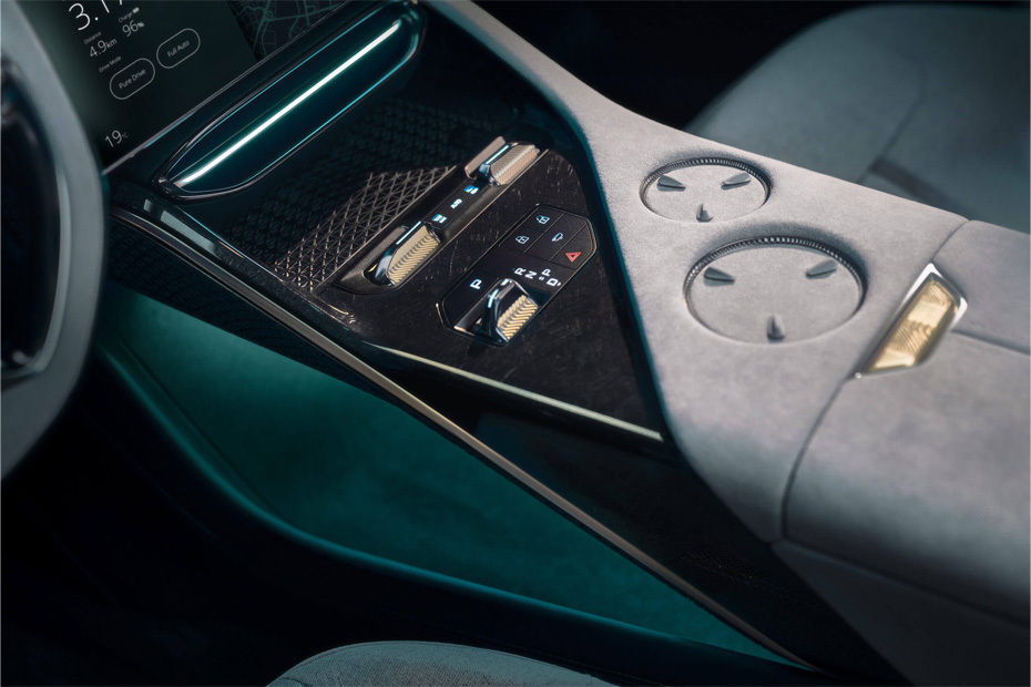 Center Controls of Lotus ELETRE