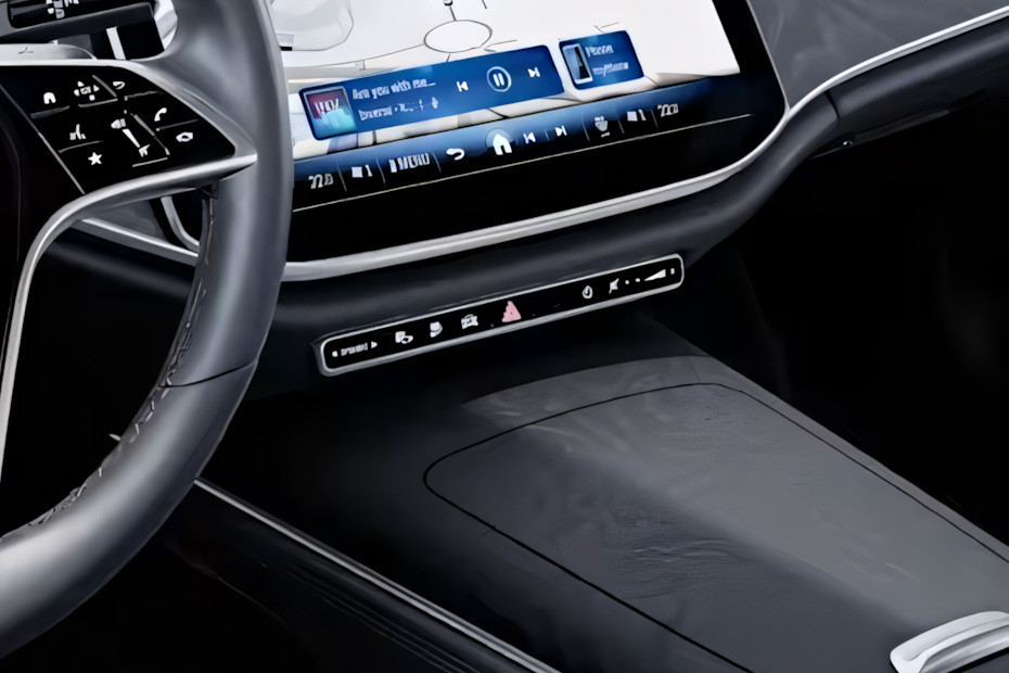 Front AC Controls of Mercedes-Benz E-Class Sedan