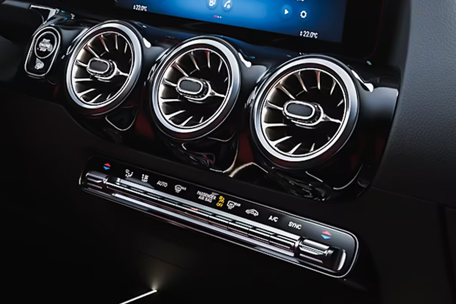Front AC Controls of Mercedes-Benz GLA-Class