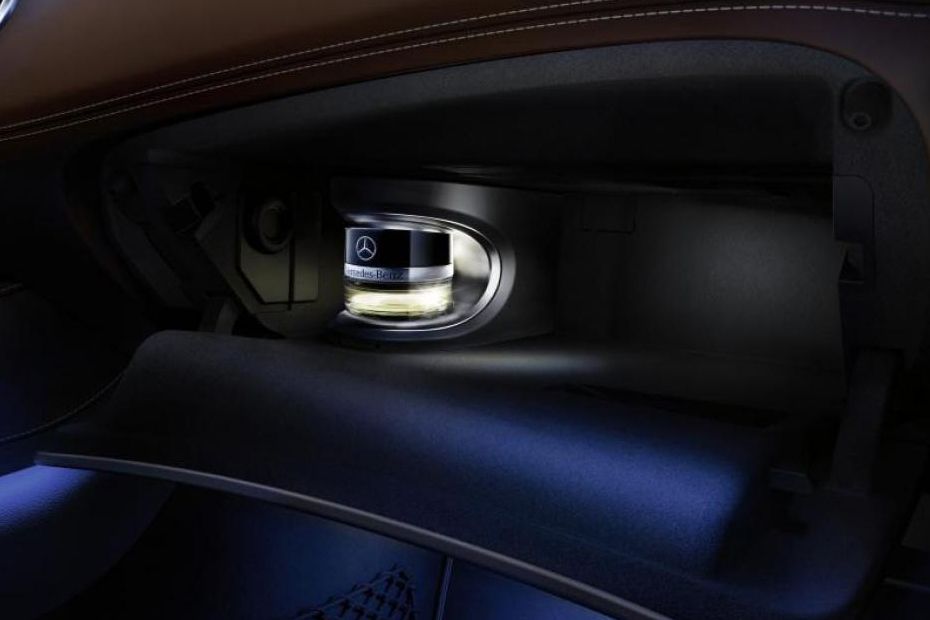Mercedes-Benz S-Class-Cabriolet Glove Box Open