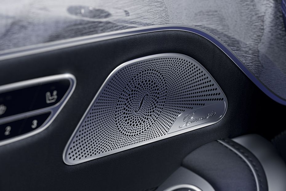 Speakers View of Mercedes-Benz S-Class-Cabriolet