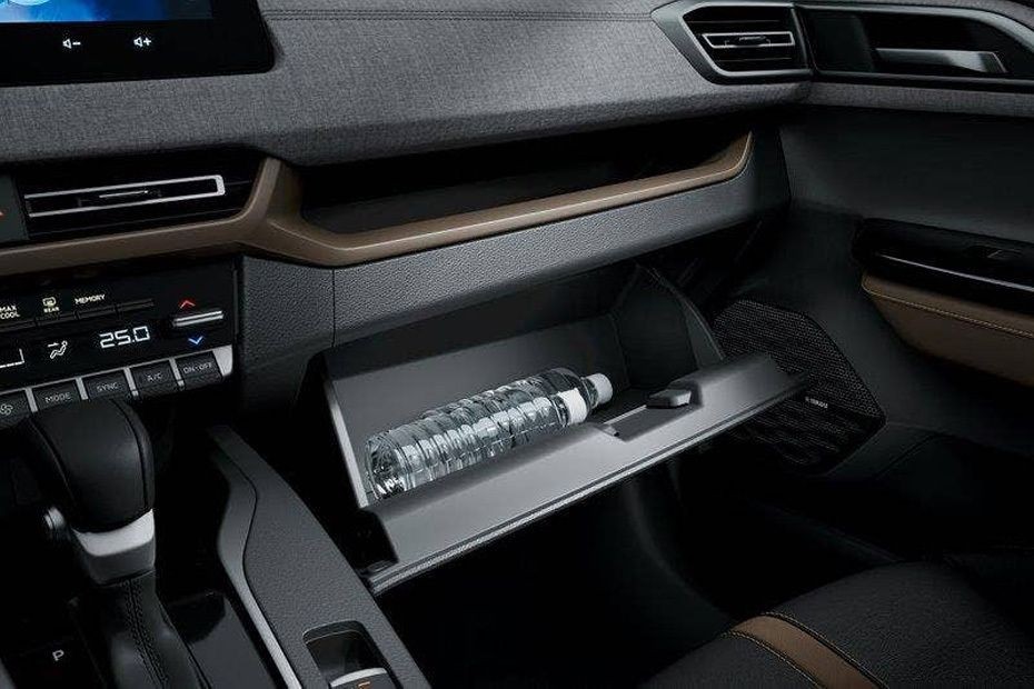 Mitsubishi Xforce Glove Box Open