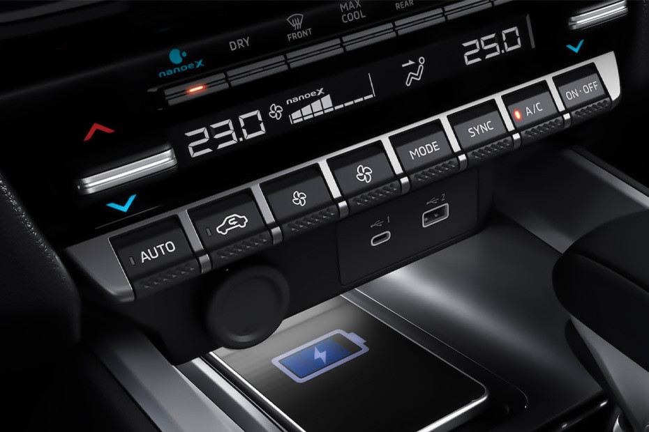 Front AC Controls of Mitsubishi Destinator