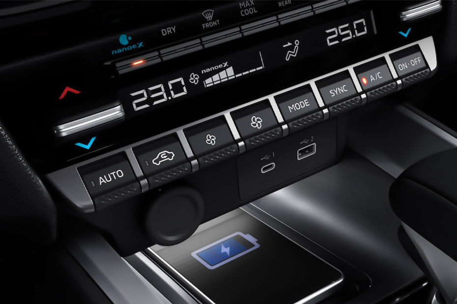 Front AC Controls of Mitsubishi Destinator