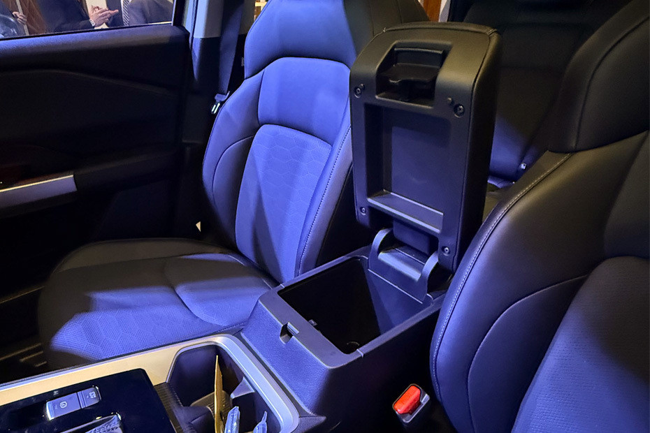 Destinator Front Center Divider