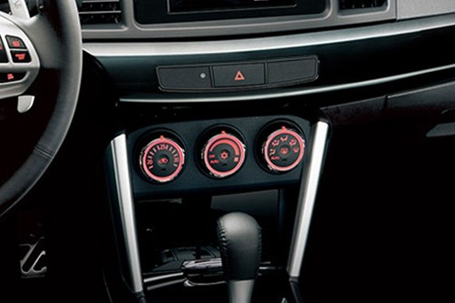 Side AC Controls of Mitsubishi Lancer EX