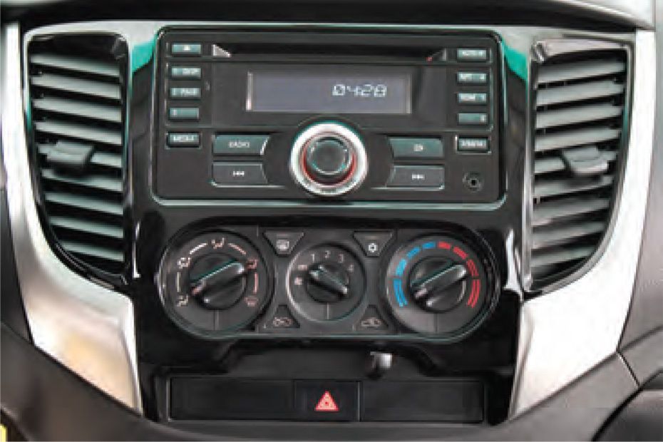 Front AC Controls of Mitsubishi L200 (2022-2024)