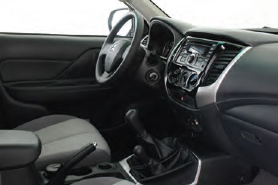 Mitsubishi L200 (2022-2024) Passengers View