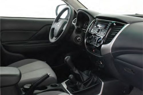 Mitsubishi L200 (2022-2024) Passengers View