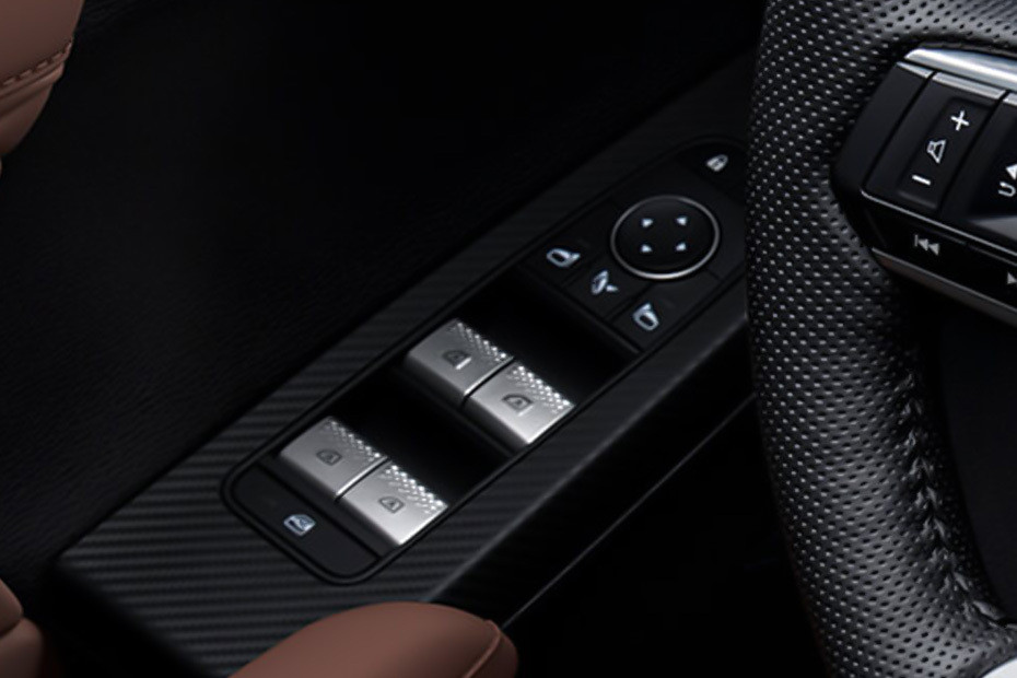 Mitsubishi Outlander Drivers Side In Side Door Controls