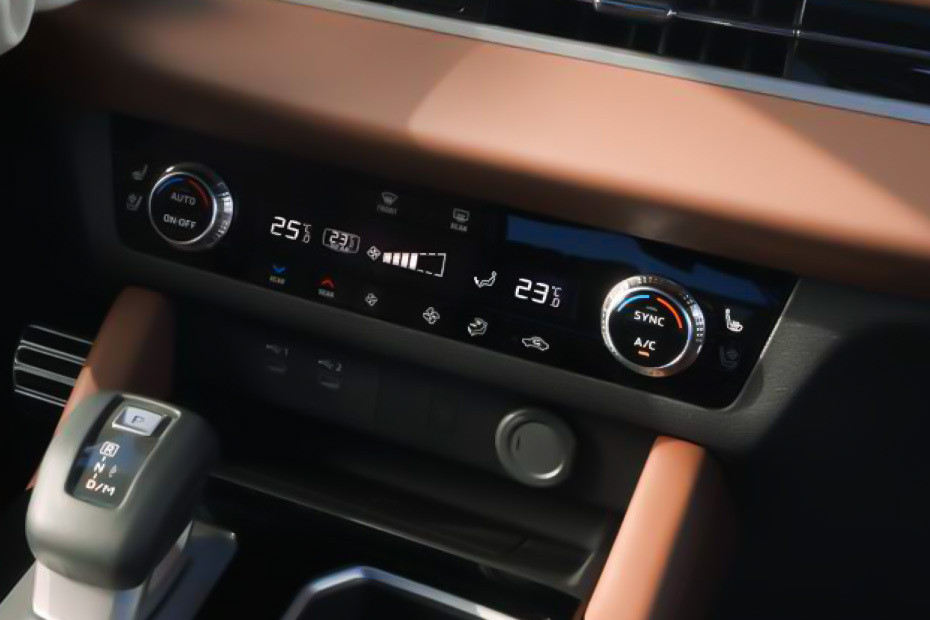 Front AC Controls of Mitsubishi Outlander