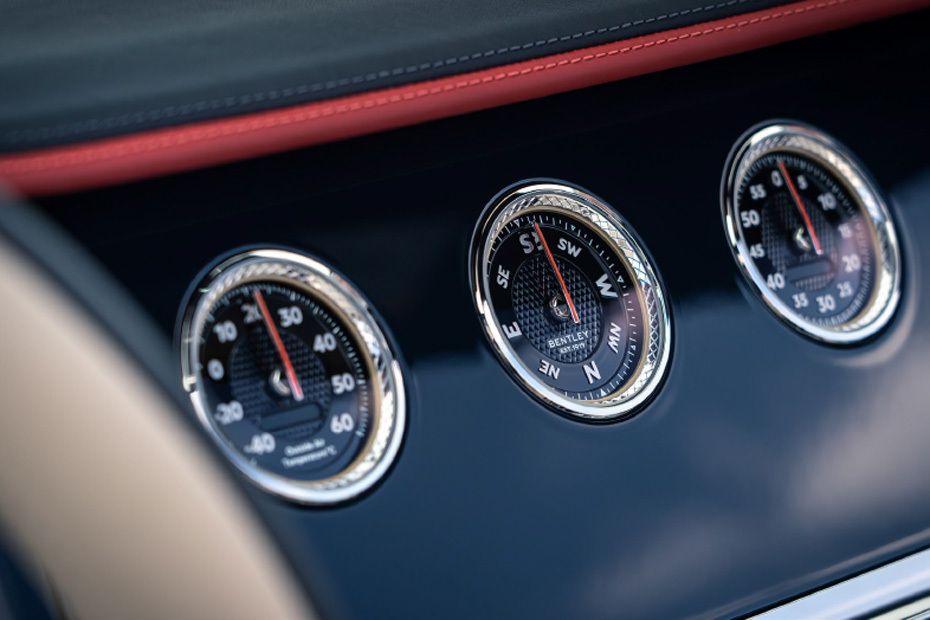 clock in Bentley Continental GTC