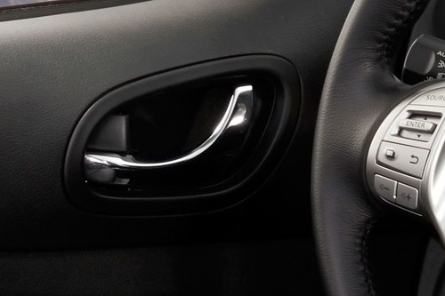 door handle interior of Nissan X-Terra (2022-2023)