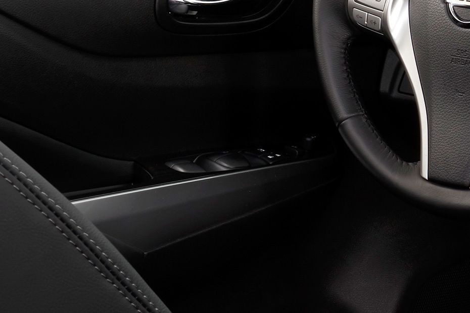 Nissan X-Terra (2022-2023) Drivers Side In Side Door Controls