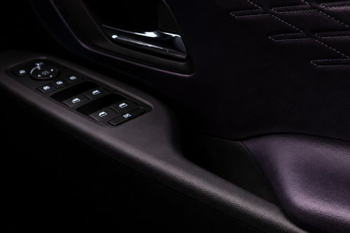 Nissan Elgrand Drivers Side In Side Door Controls