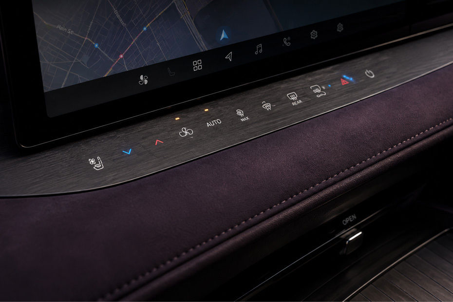 Front AC Controls of Nissan Elgrand