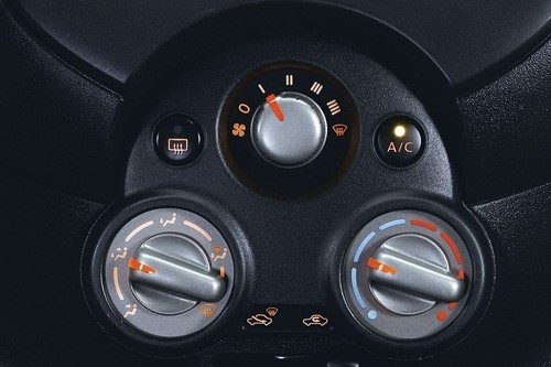 Front AC Controls of Nissan Micra