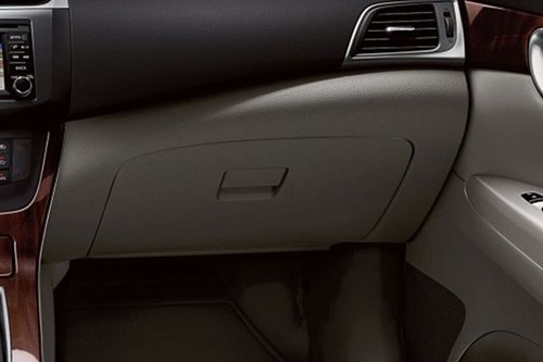 Nissan Sentra (2022-2023) Glove Box