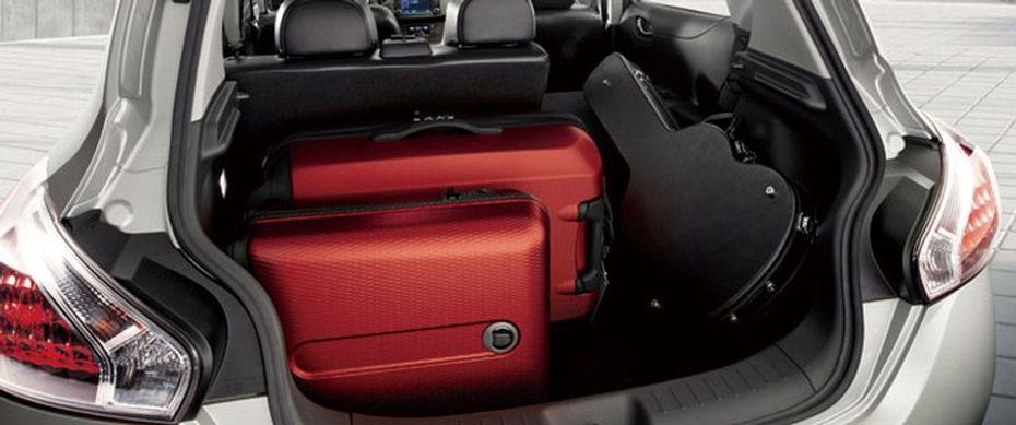 Tiida Trunk Open