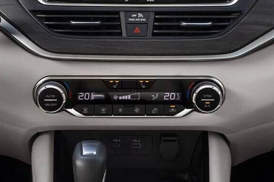 Front AC Controls of Nissan Altima