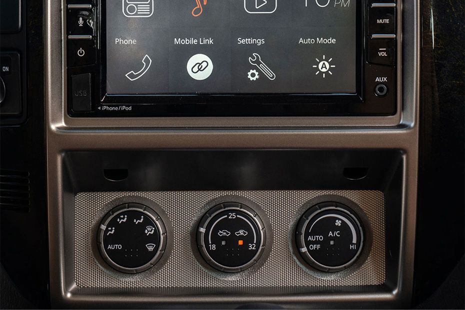 Front AC Controls of Nissan Patrol Safari