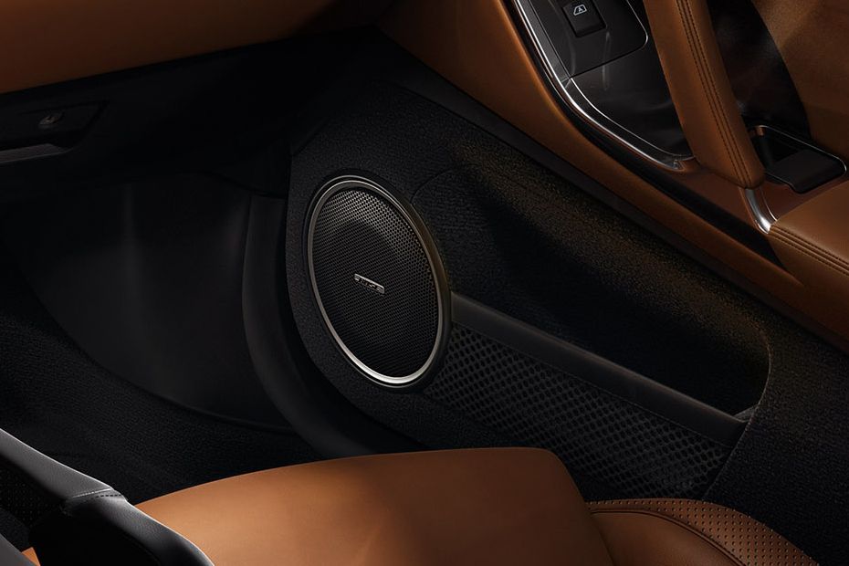 Speakers View of Nissan GT-R