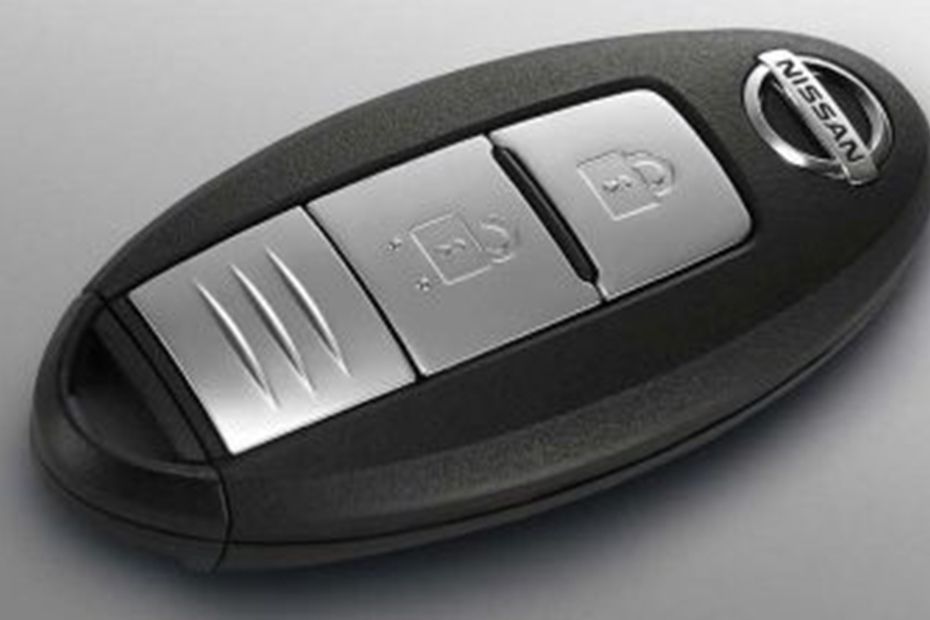 Nissan Navara Pickup Keychain Fob