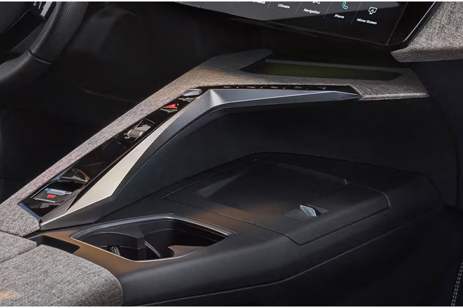 Center Controls of Peugeot 5008