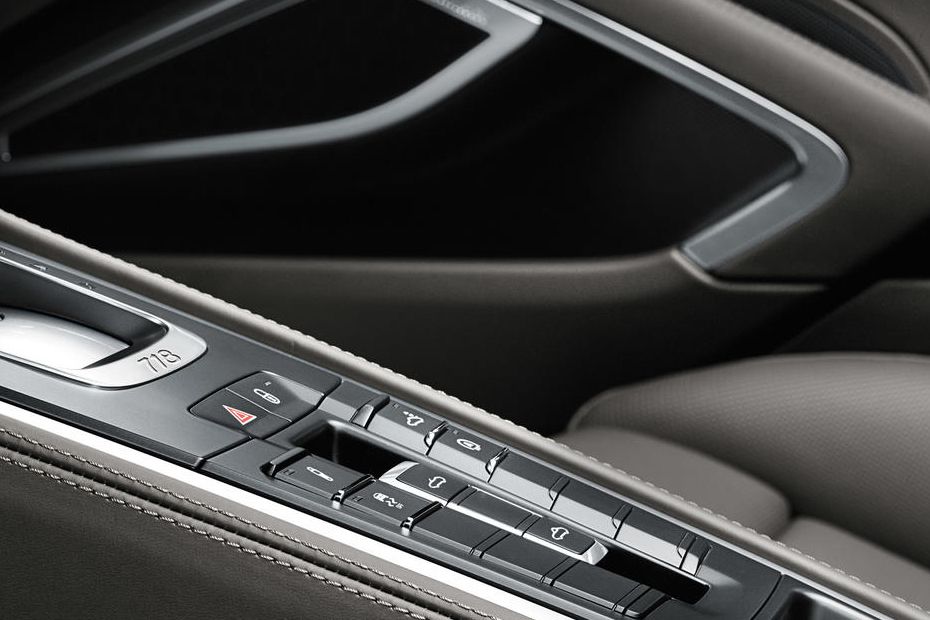 Center Controls of Porsche 718