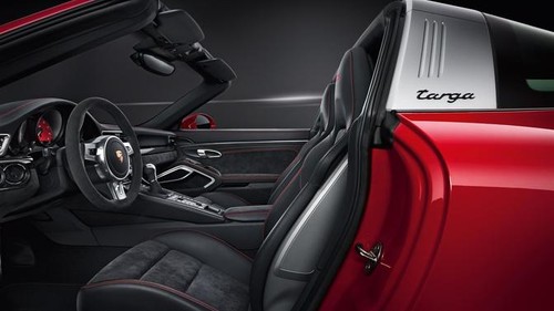 911 Targa 4 GTS Front Seats
