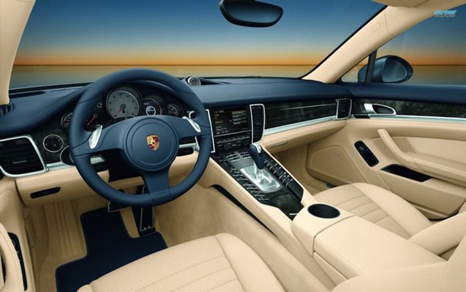 Dashboard View of Panamera GTS