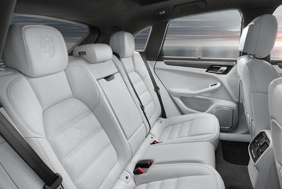 Porsche Macan Turbo-2015 Rear Seats