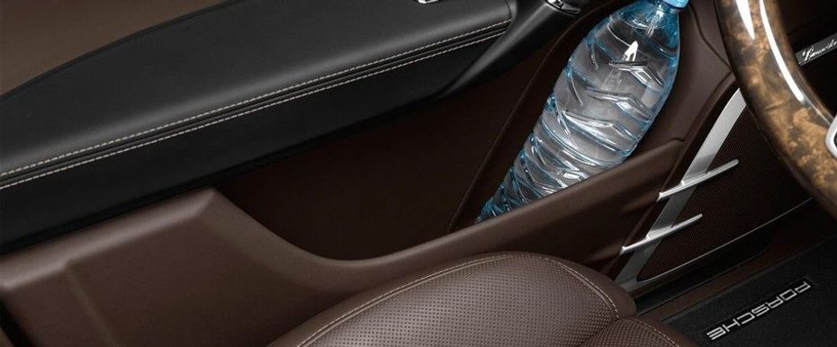 Side Bottle Holder of Cayenne Turbo