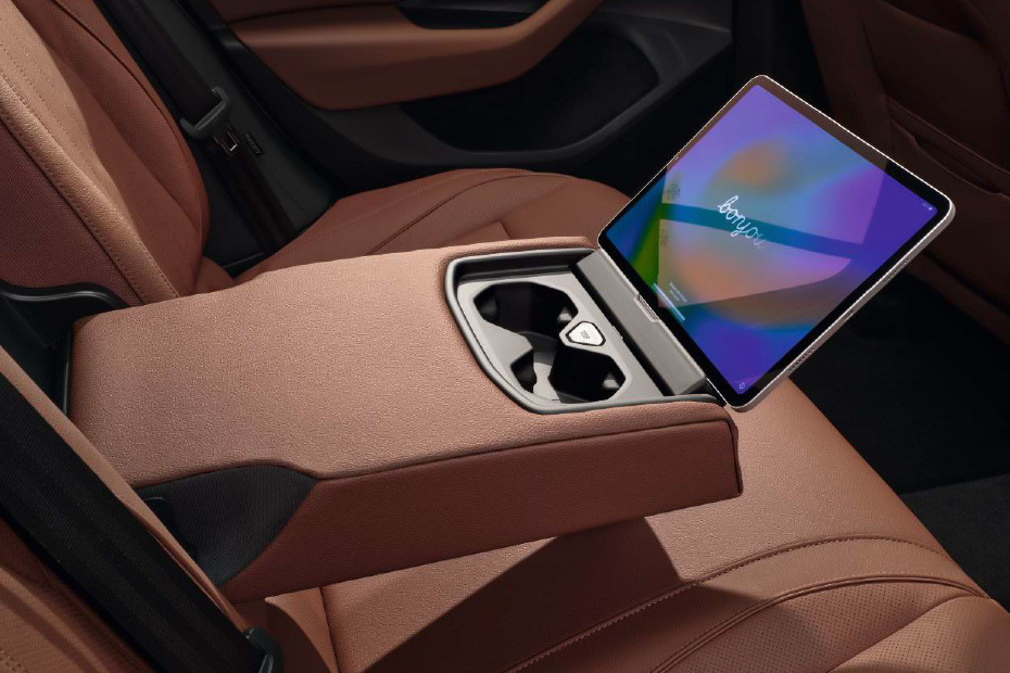 Superb Wagon Armrest Rear