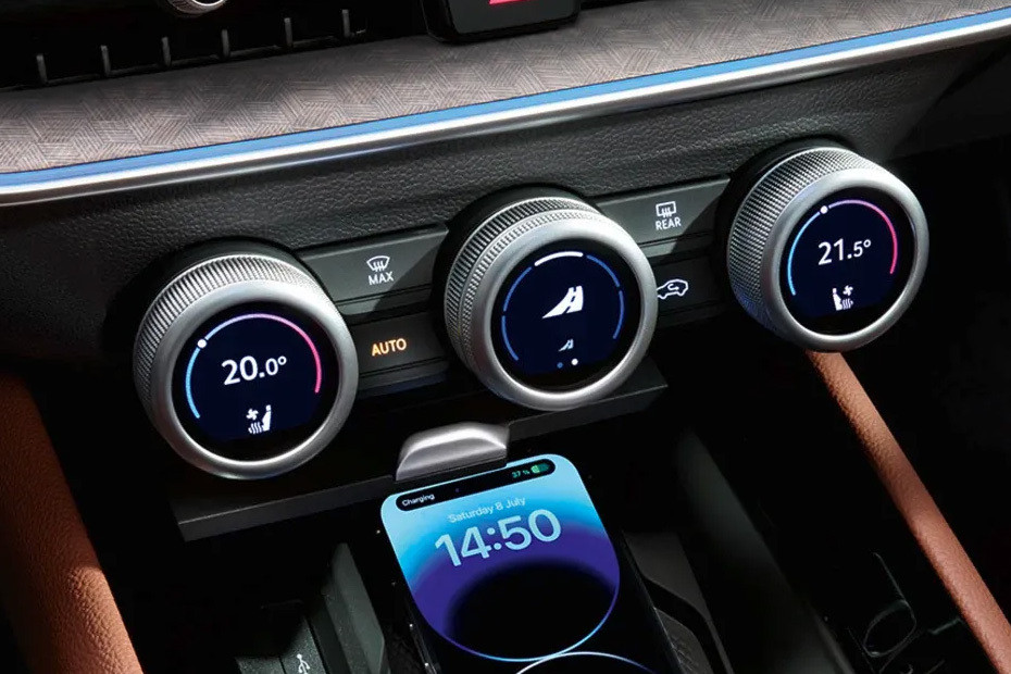 Front AC Controls of Skoda Superb Wagon