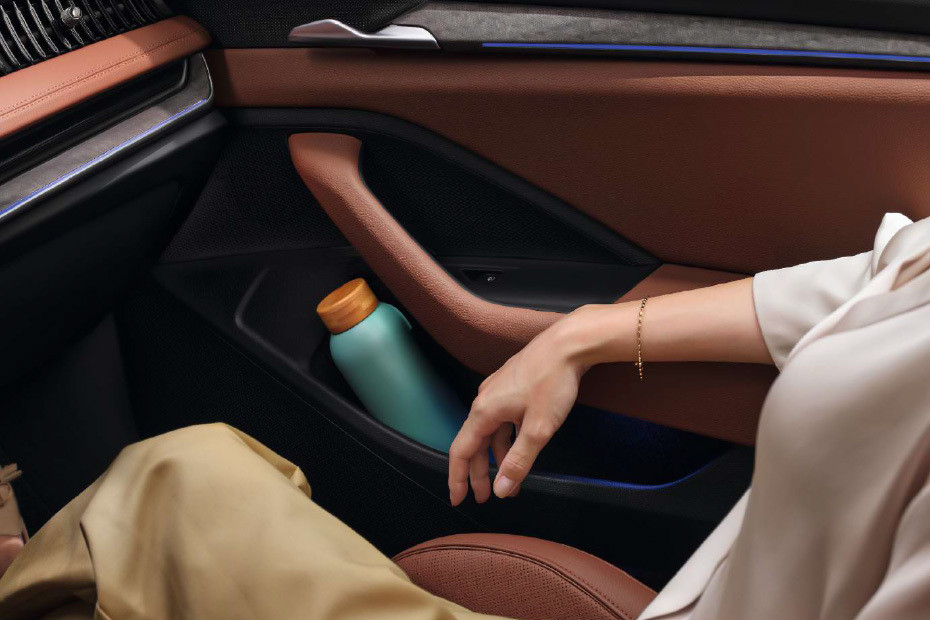 Side Bottle Holder of Superb Wagon