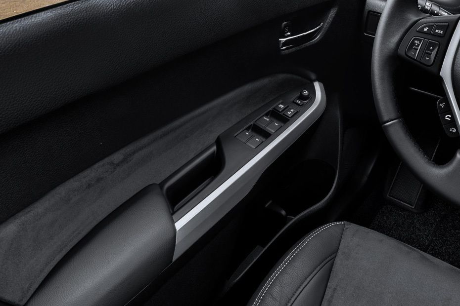 Suzuki Vitara (2022) Drivers Side In Side Door Controls