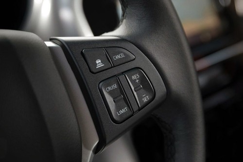 Suzuki Vitara (2022) Multi Function Steering