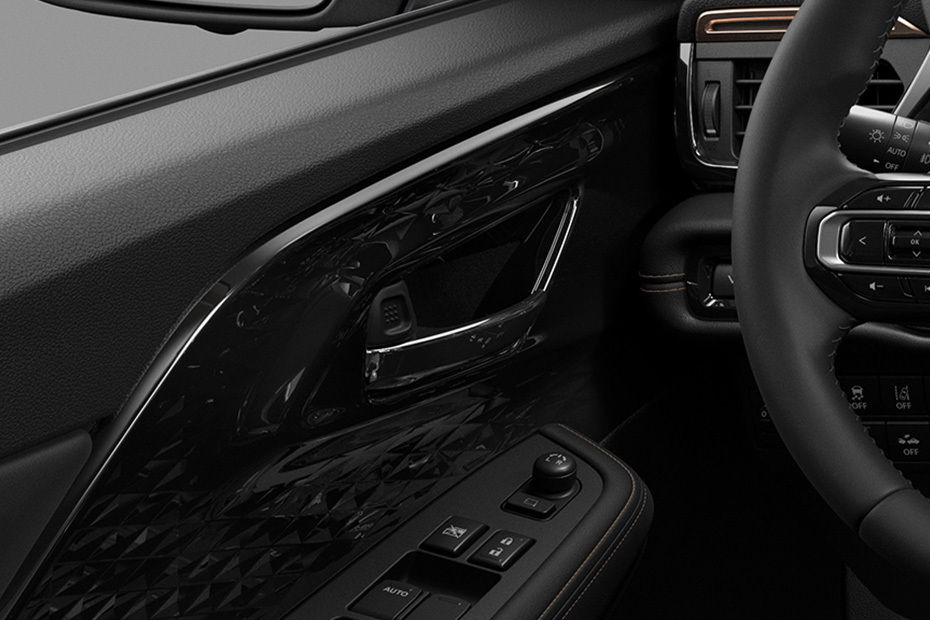 door handle interior of Suzuki Across