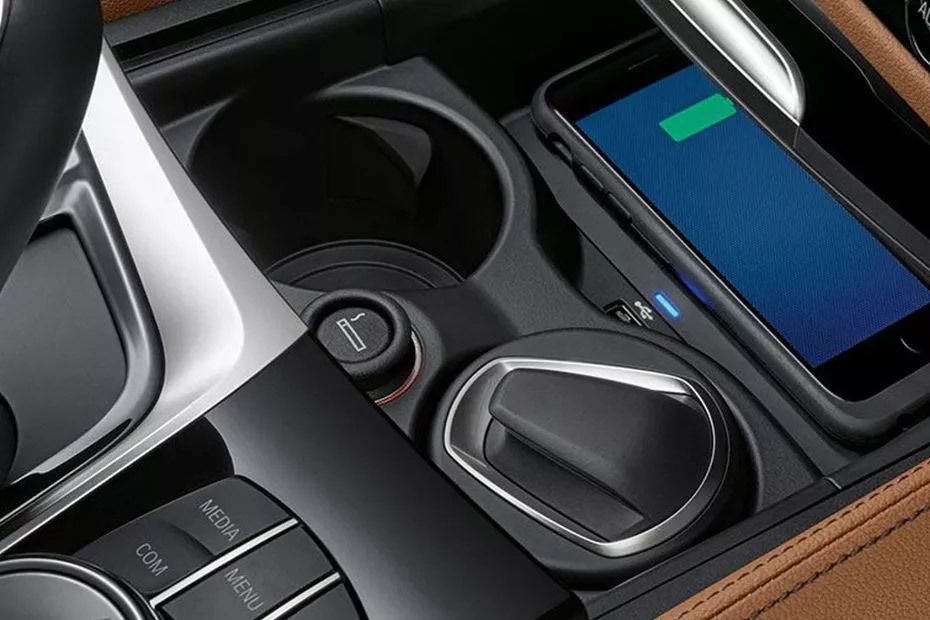 6 Series Gran Turismo Cup Holders